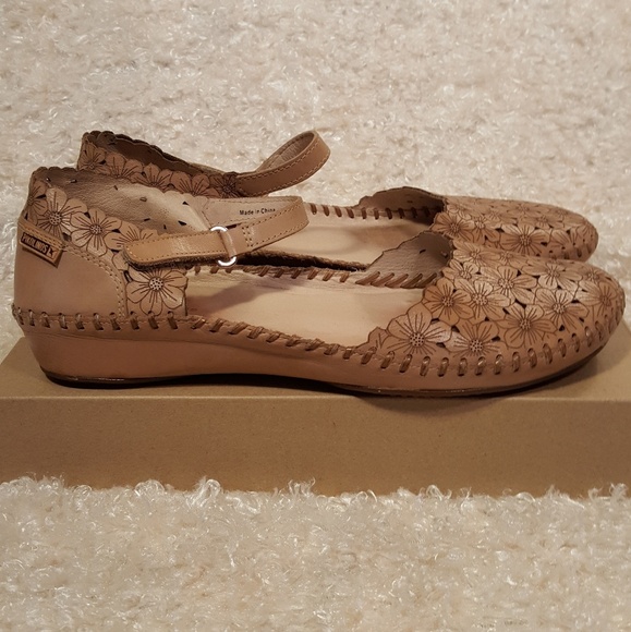 PIKOLINOS Shoes - Pikolono Laser Cut Floral Tan Leather Sandal